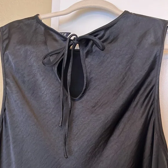 Brand New with Tags! Elegant Gap Black Satin Highneck Sleeveless Dress - Picture 4 of 7